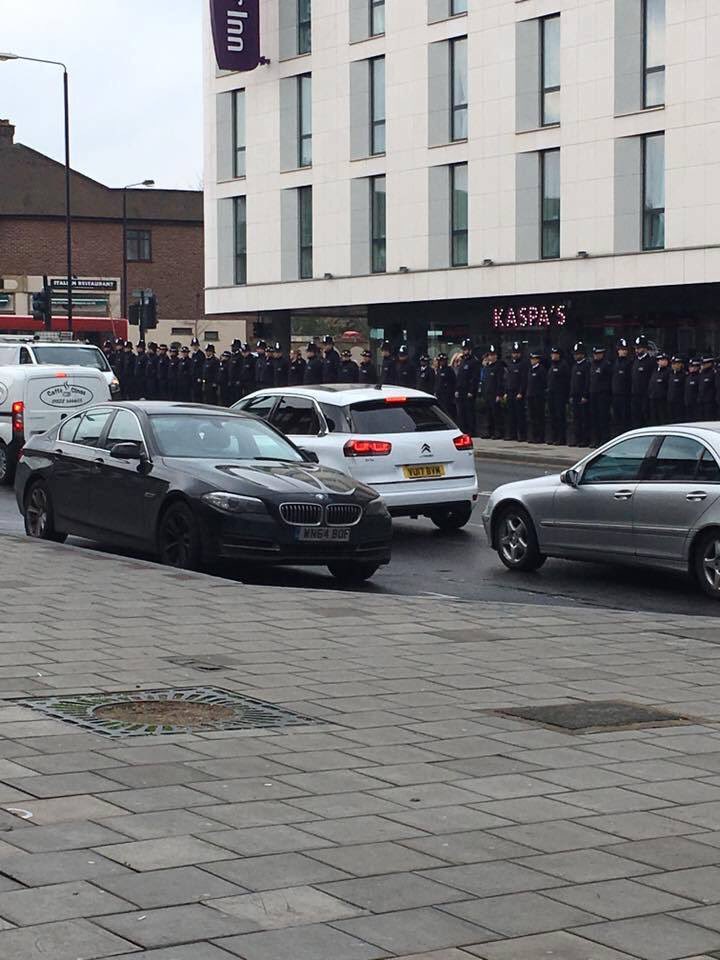 Rickyw1981's tweet photo. One minuets silence from some of the amazing police force that we have paying respects out side work #sidcuppi, #teamsidcup, #sidcup stars ✨ https://t.co/8aVujSq8zI