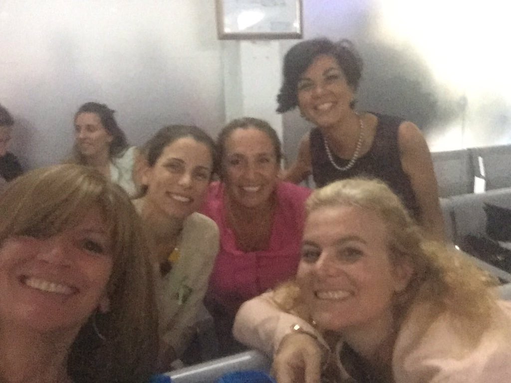 VocesVitalesAr's tweet photo. Hermoso compartir el espacio de #MujeryEmpresa junto a tantas líderes del país ! Gracias #CAMEFOR ! https://t.co/0TBobVpfFu