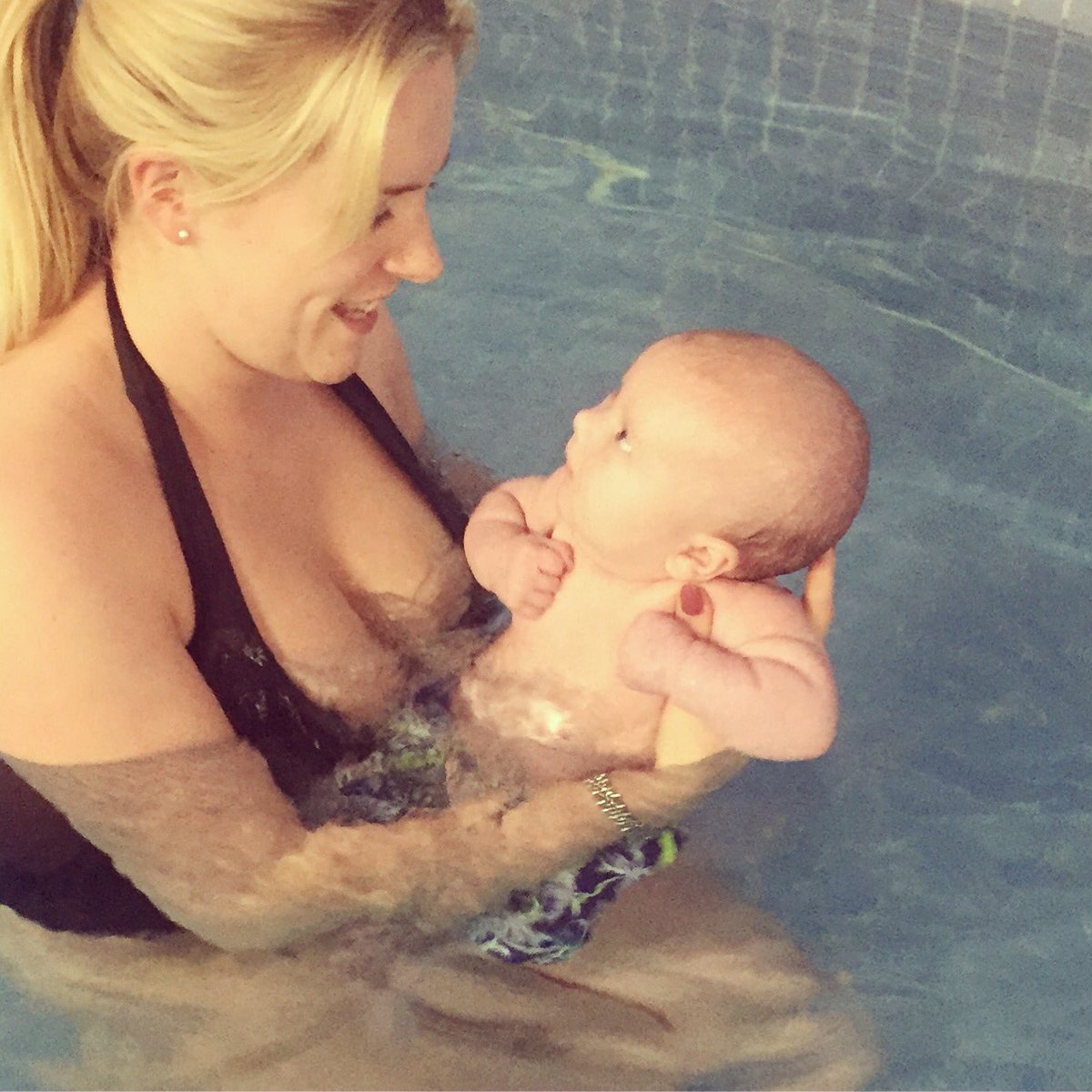 YazShowJumper's tweet photo. An amazing eve with my boys 💙🌎👶🏼 #firsttimeswimming #adorable https://t.co/s772vWhRE1