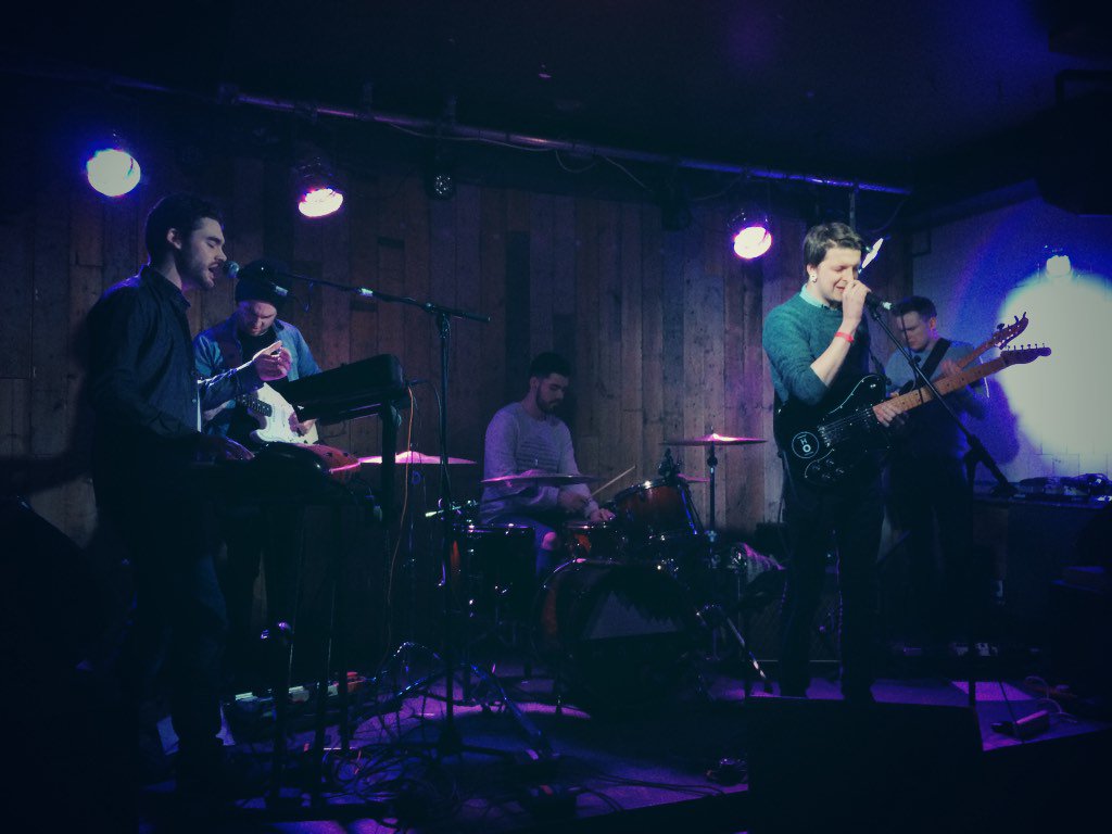 BARQ_music's tweet photo. Yeow! #BigGiantHeadTour off to a bang with @HarboringOceans KILLING IT. Yum. https://t.co/Znfs3iwViX