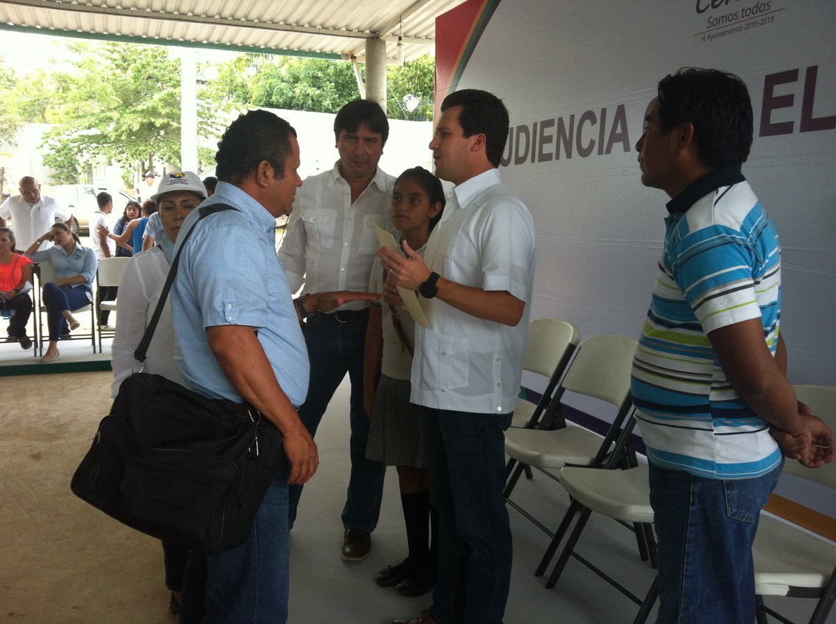 victorgbaeza's tweet photo. En audiencia con el Presidente, atendiendo las necesidades de los ciudadanos de la Ra. Estancia 2da. Secc.@gerardogaudiano @OficialCentro https://t.co/vrfC3ZFCal