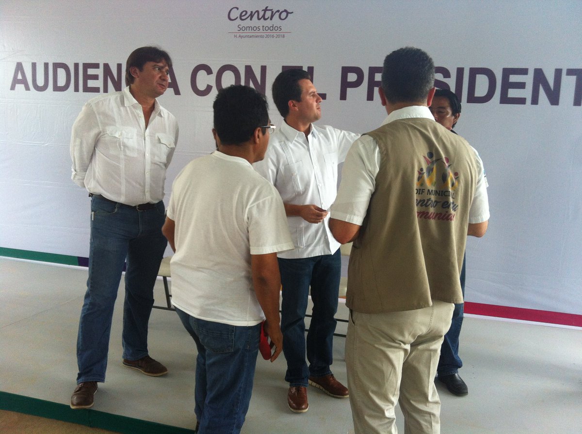 victorgbaeza's tweet photo. En audiencia con el Presidente, atendiendo las necesidades de los ciudadanos de la Ra. Estancia 2da. Secc.@gerardogaudiano @OficialCentro https://t.co/vrfC3ZFCal