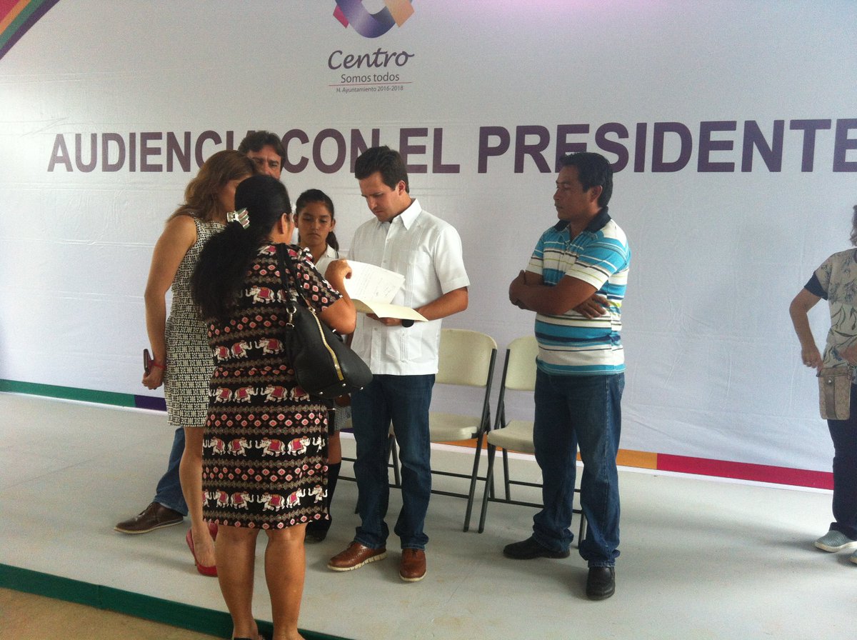 victorgbaeza's tweet photo. En audiencia con el Presidente, atendiendo las necesidades de los ciudadanos de la Ra. Estancia 2da. Secc.@gerardogaudiano @OficialCentro https://t.co/vrfC3ZFCal