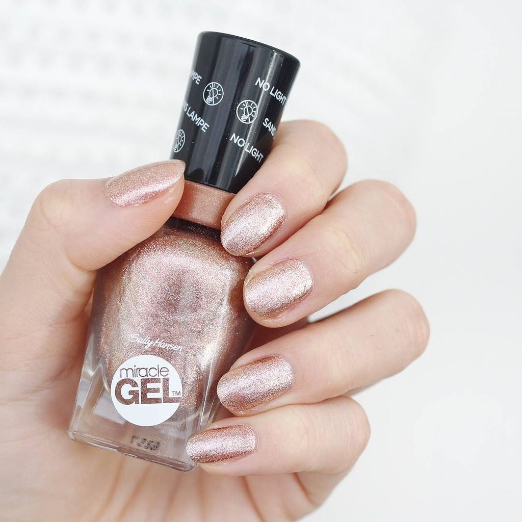 7 fresh manicure shades for spring by @sallyhansenca and all available at @shoppersdrugmar… ift.tt/2nIK1ul