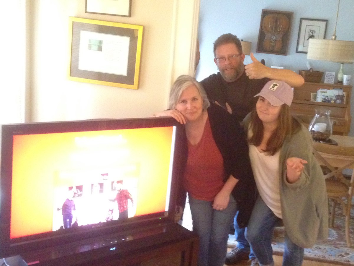 Well, I know what we're gonna do every family get together now. Just gotta find 30 more pictures... #dsmtw_be