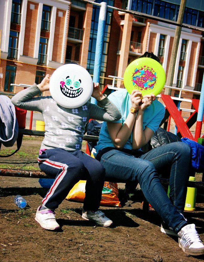 Aerocker's tweet photo. Fellows from Tver are having fun playing frisbee :) Look forward to see more nice photos this summer. https://t.co/8fAnJ3LXiU