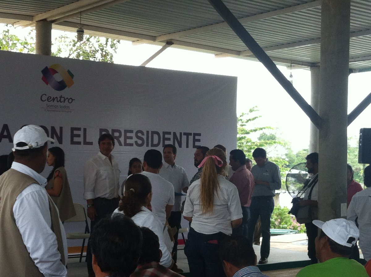 victorgbaeza's tweet photo. En audiencia con el Presidente Gerardo Gaudiano Rovirosa, en la Ra. La Estancia 2da. Secc. @gerardogaudiano @OficialCentro https://t.co/0zvGhDGO4Z