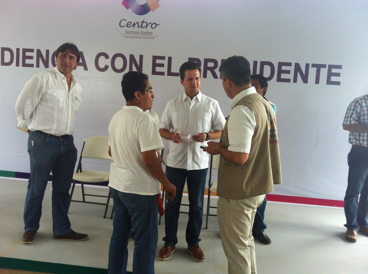victorgbaeza's tweet photo. En audiencia con el Presidente Gerardo Gaudiano Rovirosa, en la Ra. La Estancia 2da. Secc. @gerardogaudiano @OficialCentro https://t.co/0zvGhDGO4Z