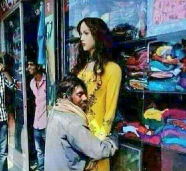 SohaibFaqih's tweet photo. When you fall in love with fake account :D 
#love #fakeengineer https://t.co/Bgj9BKNyl1