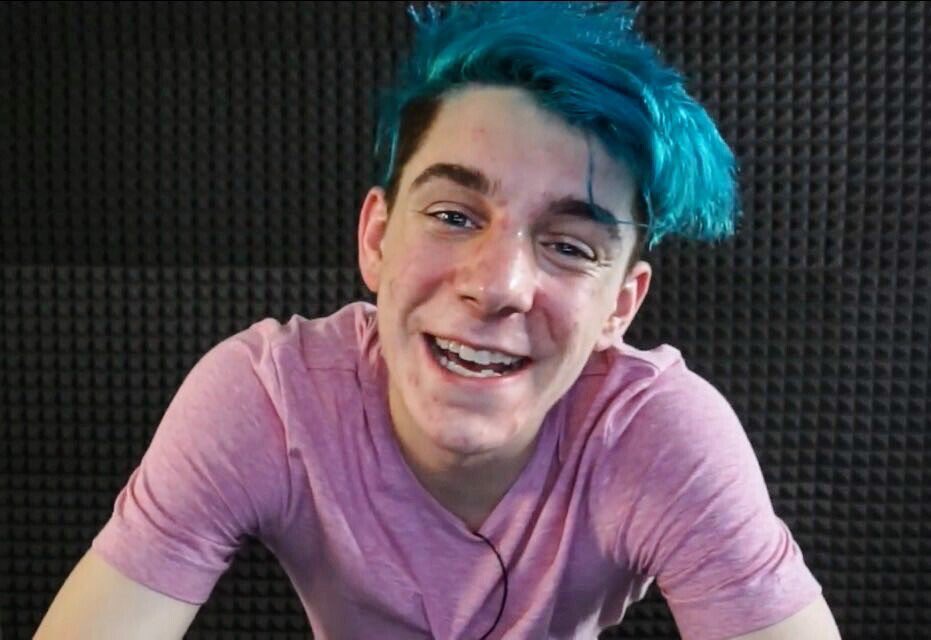 redlinearianna's tweet photo. #PerfectionIn5Words Ethan Nestor's smile and laugh https://t.co/79EElPNDtJ