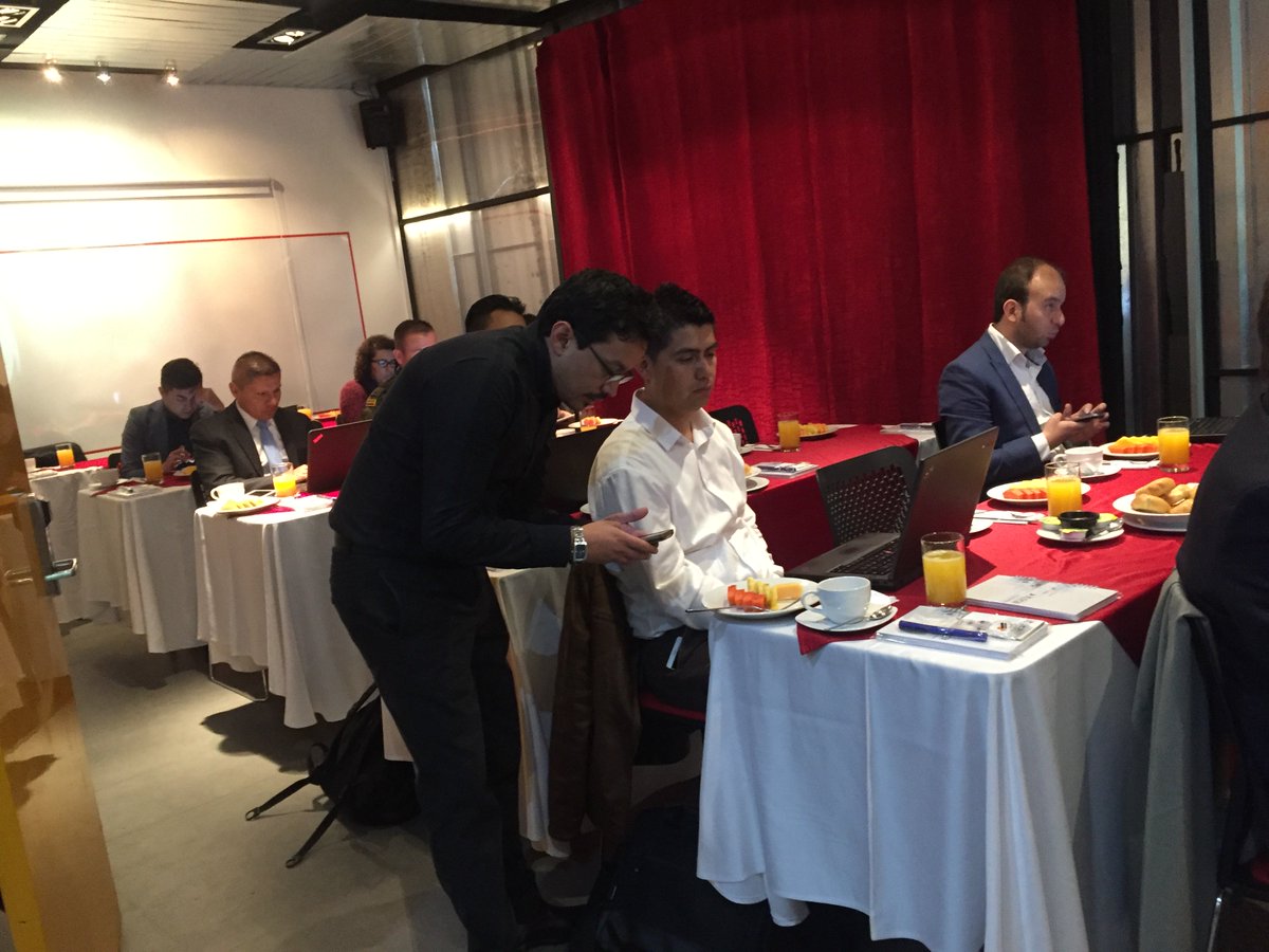 IteraColombia's tweet photo. Taller Almacenamiento en la nube con #AWS
#ITERA experiencia en transformar y migrar la #Infraestructura de sus clientes a la nube #AWS https://t.co/FBnCtaO937