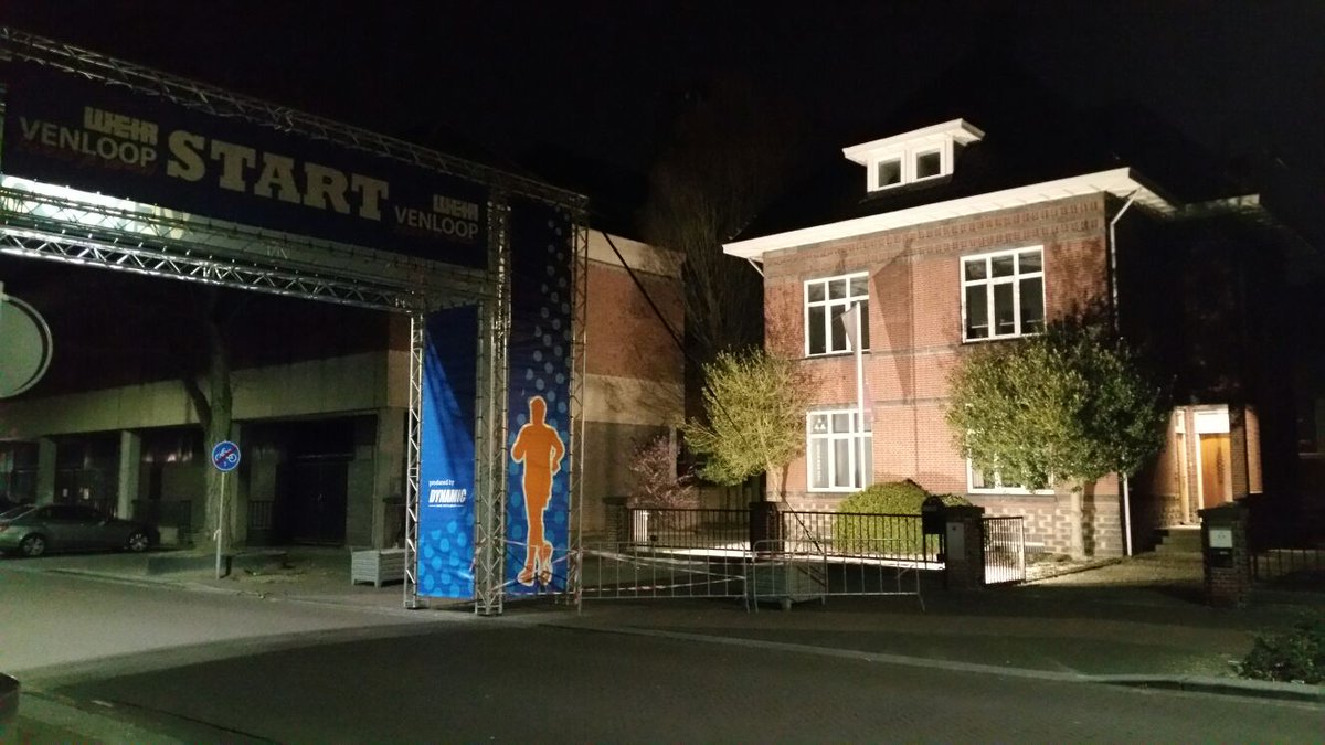 k_dohmen's tweet photo. Vanaf de eerste verdieping van dit mooie, monumentale pand aan de Deken van Oppensingel 3 uitkijken naar de start van de #Venloop. #Venlex https://t.co/GbUPGRRktL