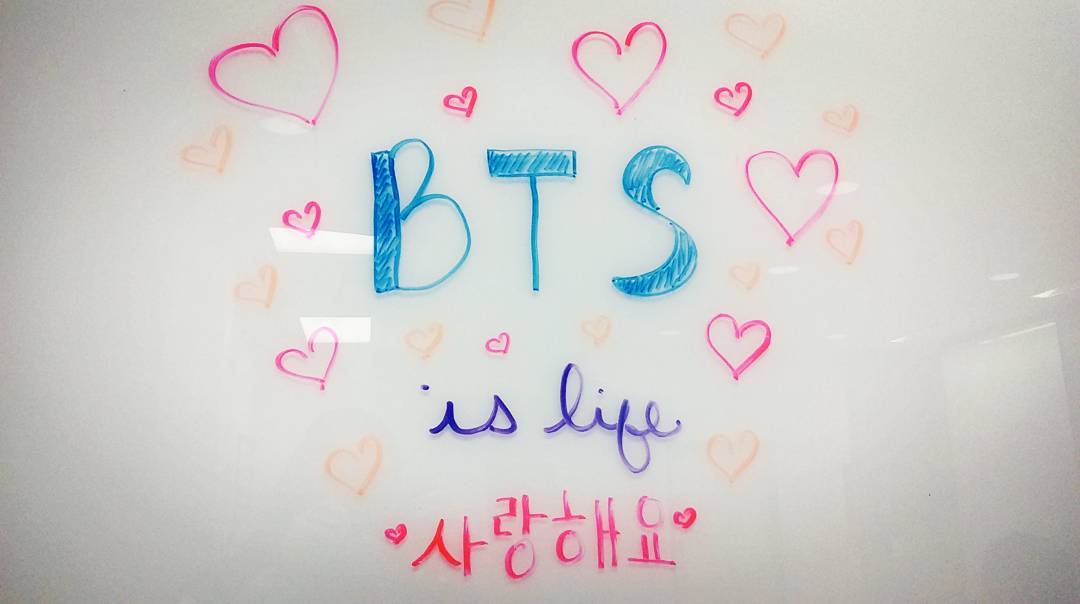 KristanKey's tweet image. When you hijack the University whiteboard for some #bts love! #AmericanFan @bts_bighit @BTS_twt
