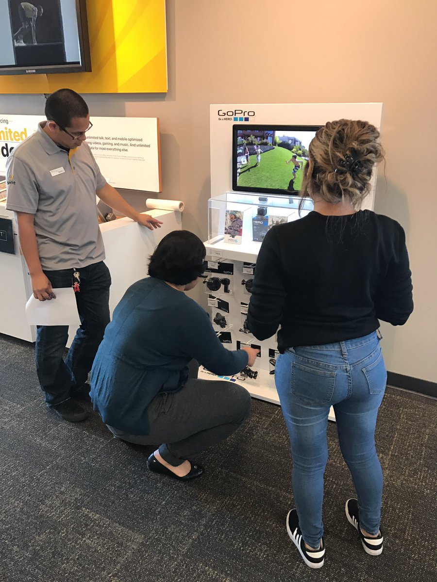 tonyvitsme's tweet photo. @KaeryCastillo not afraid to get dirty. Doing what she does best. 
#operationalcoaching 
@TLE619 @MichaelWHurst1 https://t.co/OLUVhhET4P