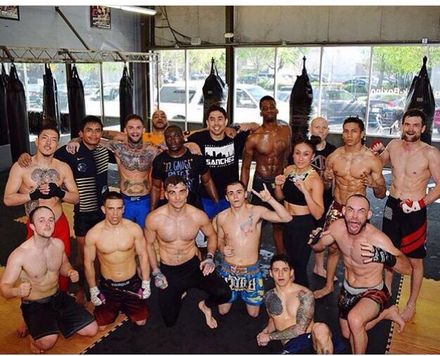 EduChang's tweet photo. #Deportes13 El Nicaragüense @ChimyAlex en su campamento con el @TeamAlphaMale aquí sale junto al campeón gallo de @ufc @Cody_Nolove https://t.co/ebACgDKZHI