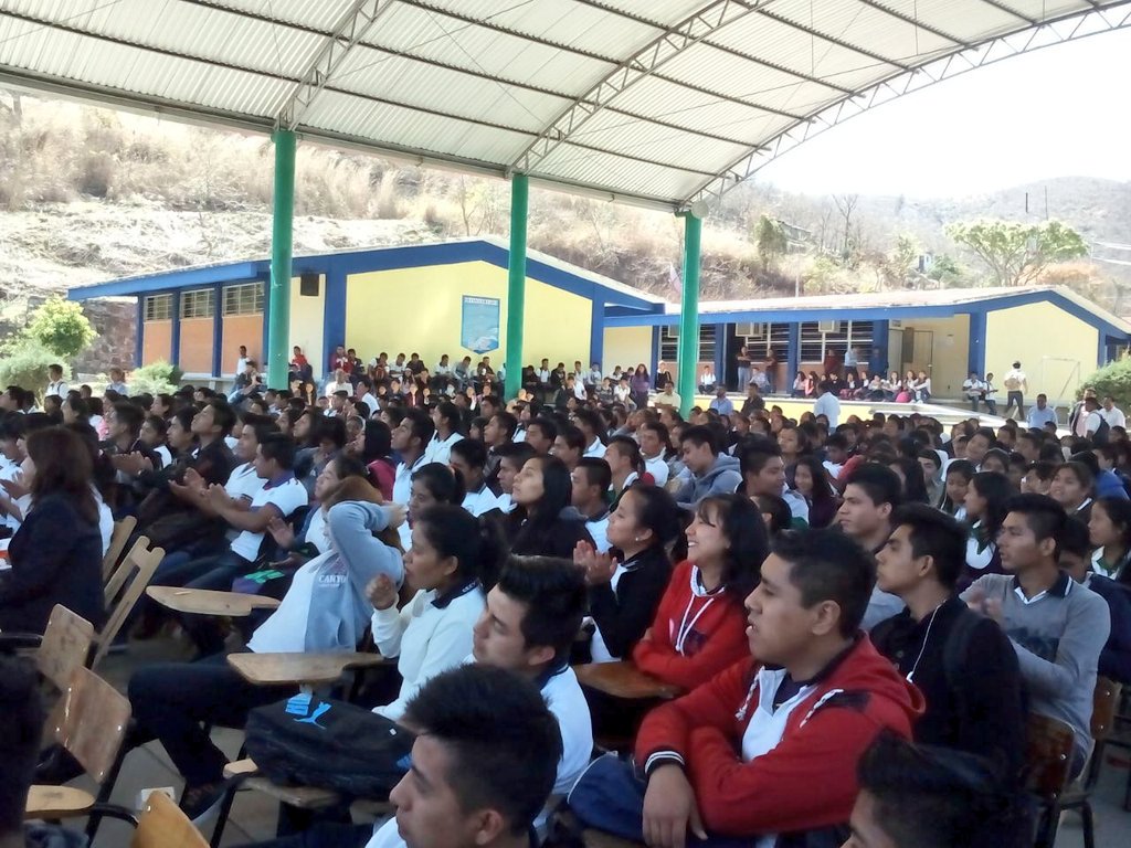 INE_Chiapas's tweet photo. #Distrito02Bochil Segunda sesión de Rendición de Cuentas de la Legisladora Inf Arlen Rojas en el CECyTECH 21 en Bochil #ParlamentoInfantil https://t.co/H1VSEQ7rd1