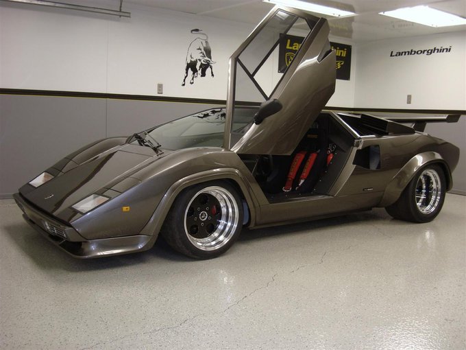 Edzaddress's tweet photo. #Showroom wings up #Contach #Lambo https://t.co/EPHelHh5sW