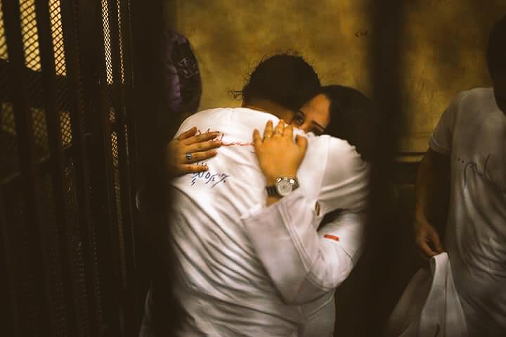 اتجمعوا العشاق في الزنزانة .. 💔