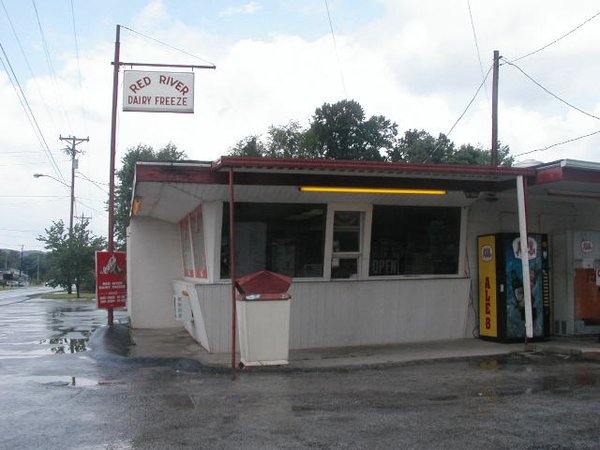 Telecrylic's tweet photo. Red River Dairy Freeze, Clay City, KY, 5-3-2008. https://t.co/3g5cd0foiO