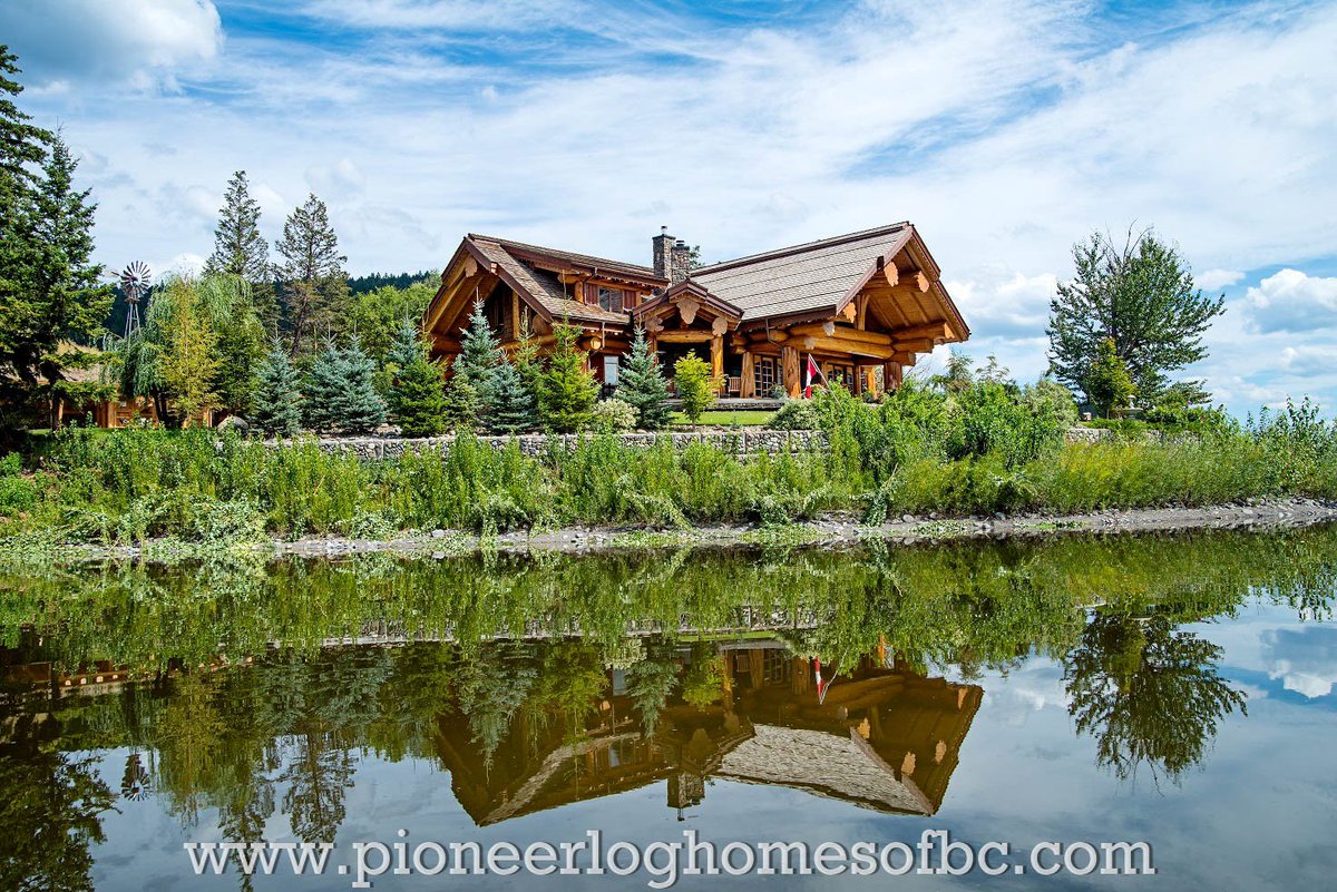 PioneerLogHomes's tweet photo. With spring finally here, we wanted to #tbt to this gorgeous day at @AndreChevigny house. #PioneerLogHomes #SignalPoint https://t.co/UZeYdnHEhj