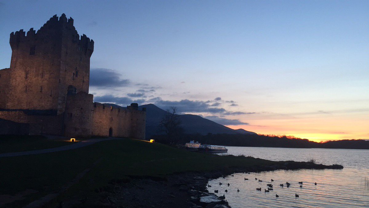 Maryoconnell21's tweet photo. Beautiful evening in Killarney #rosscastle #sunset #perfectview #lovekillarney https://t.co/FMfgQqdq9j
