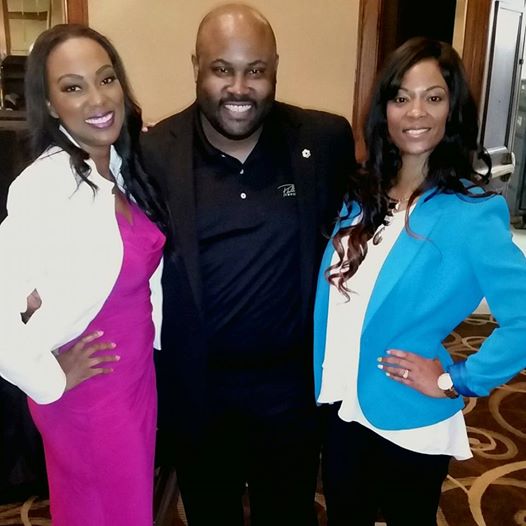 drjamiehardy's tweet photo. New connections made and old connections made stronger = networking. @local24jamie @phillipashleyus #EMC2016 https://t.co/RrxOu4UszI