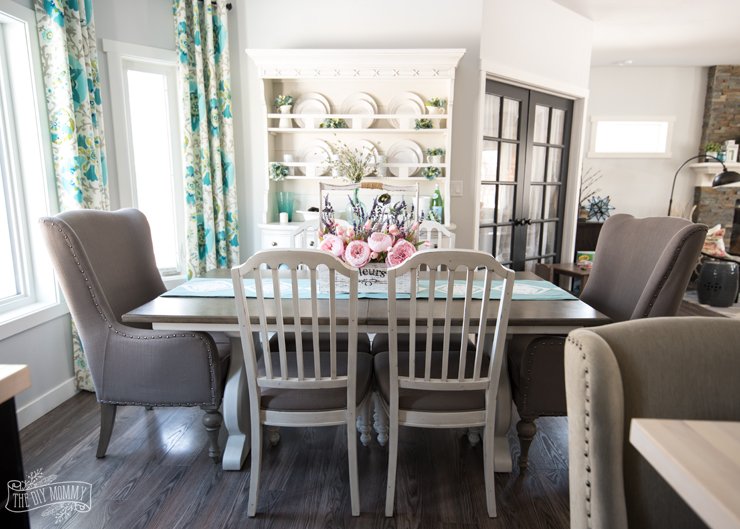 TheBrick's tweet photo. Love #flowers, #pastels &amp; everything #Spring? Check out @TheDIYMommy's #SpringHomeTour! https://t.co/Q2HGBFsJqh #cbhometour #hometour https://t.co/bKHgJPbETh