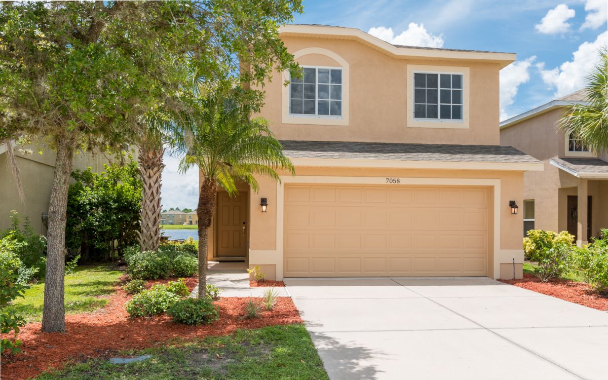 Gina_Realtor's tweet photo. Here's another one G-SOLD! $221,000 in Lighthouse Cove at Heritage Harbour. #GSold, #HappySellers, #Bradenton, #RealEstate, #Sold https://t.co/WTvV0jbu5G