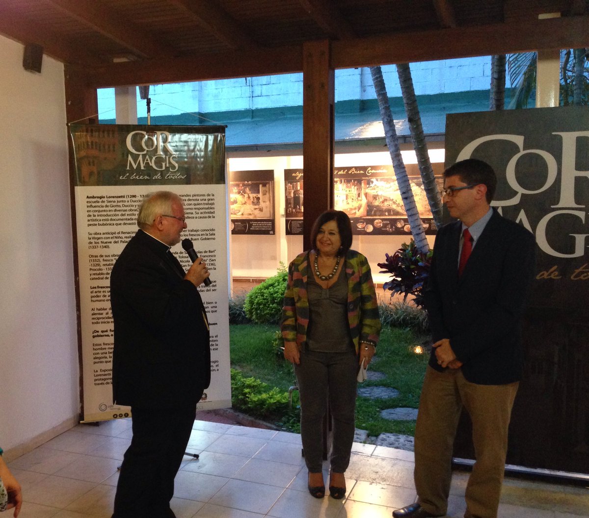 CDOVenezuela's tweet photo. Iniciando la inauguración de #CorMagis en el @IICdeCaracas acompañados por él nuncio Aldo Giordano https://t.co/o1rKas93wc