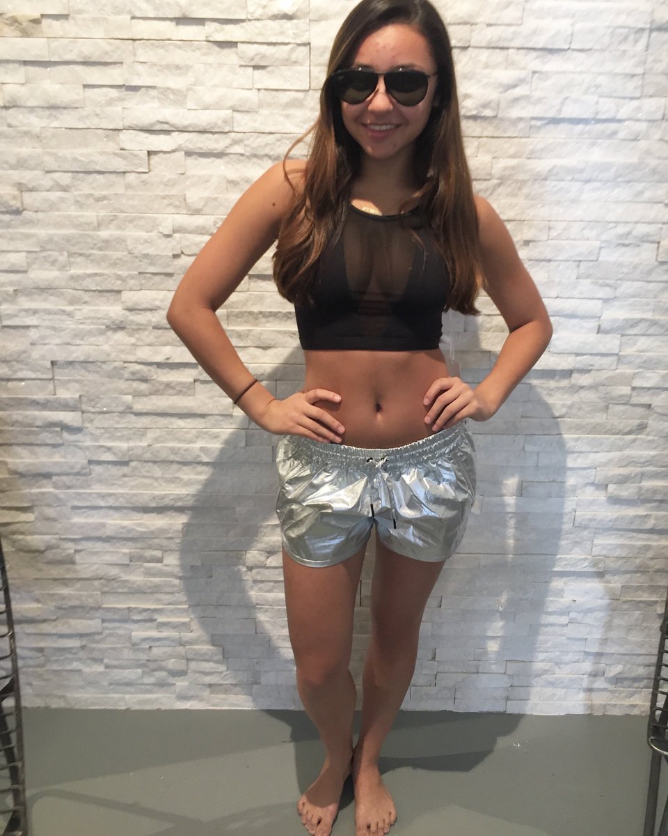 ActivFever's tweet photo. Our very own Oregon Duck Cheerleader sporting the #varley sports bra and #alala shorts...#athleisure #activfever #regrandopening https://t.co/ODjZCrolas