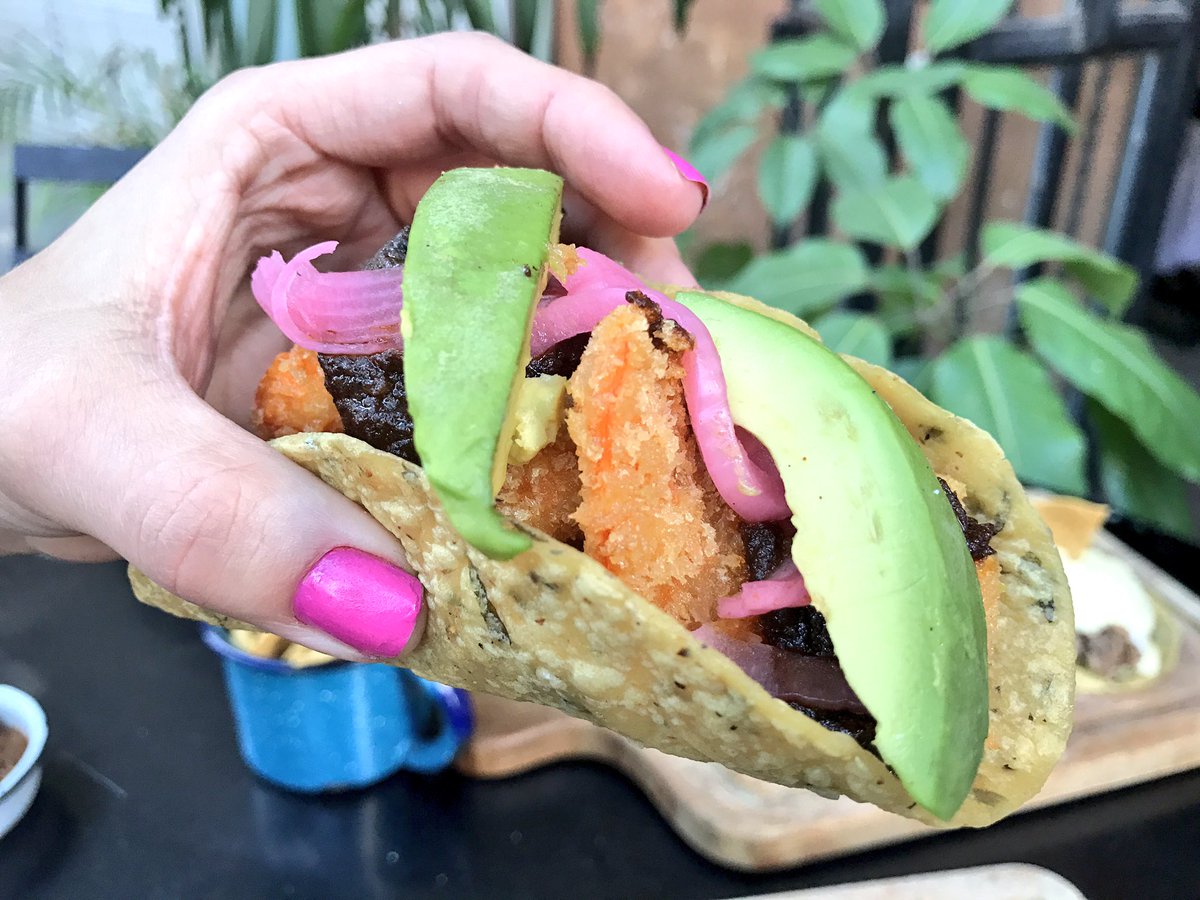 A <a href="/chetitomx/">Chetito</a> se viene a comer tacos ricos, abundantes y atrevidos. Ya tienen opciones con mariscos 🍤🌮♥️ #ParaísoDeLosTacos