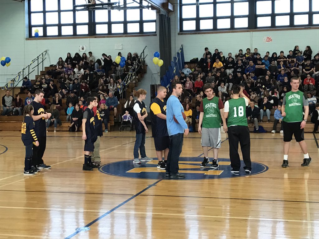 Bridiekar's tweet photo. Challenger Basketball!!💙💛🏀💙💛🏀#bmschiefs @mrspucci_ames @mswegener @MegPorter10 @MassapequaPS @MassChiefs https://t.co/ZbDDj8tH9h
