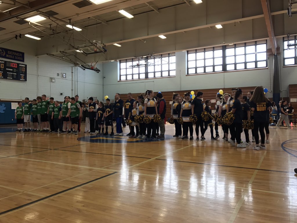 Bridiekar's tweet photo. Challenger Basketball!!💙💛🏀💙💛🏀#bmschiefs @mrspucci_ames @mswegener @MegPorter10 @MassapequaPS @MassChiefs https://t.co/ZbDDj8tH9h