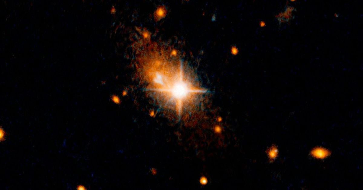 engadget's tweet image. Hubble telescope finds black hole shot out of a distant galaxy engt.co/2mZFzDO