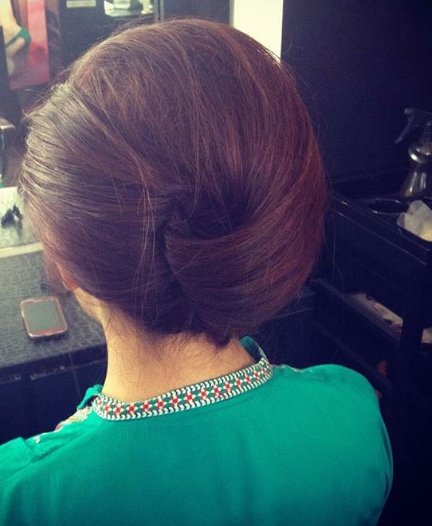 VanityCube's tweet photo. Stylish bun for all party function, #delhigram #bblogger #fashionblogger #hairstyle #makeup #pampering #salonathome #vanitycube https://t.co/m5M1TqFXDe