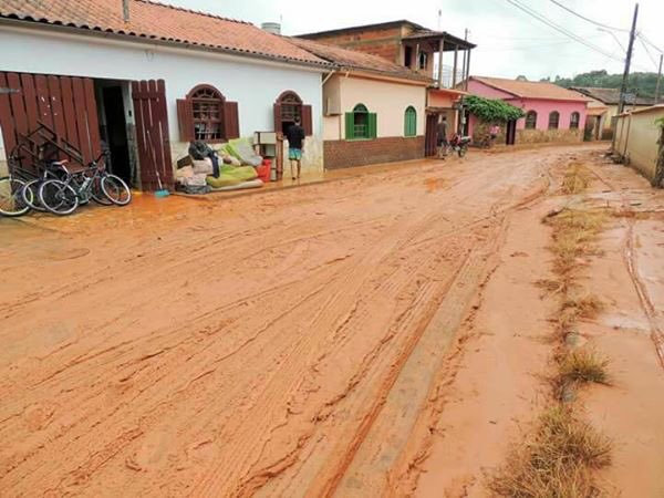 emerzou's tweet photo. Olhem essas fotos aqui de Tiradentes esse sábado e vejam se não é triste perder tudo em uma enchente? Nojo dessas piadas! https://t.co/Jql4UxKJpe