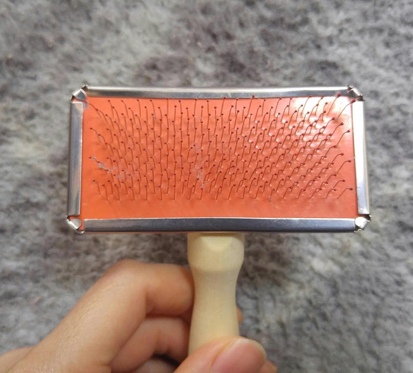 必見ｗ百均のペット用ブラシでふわふわを取り戻す方法www
