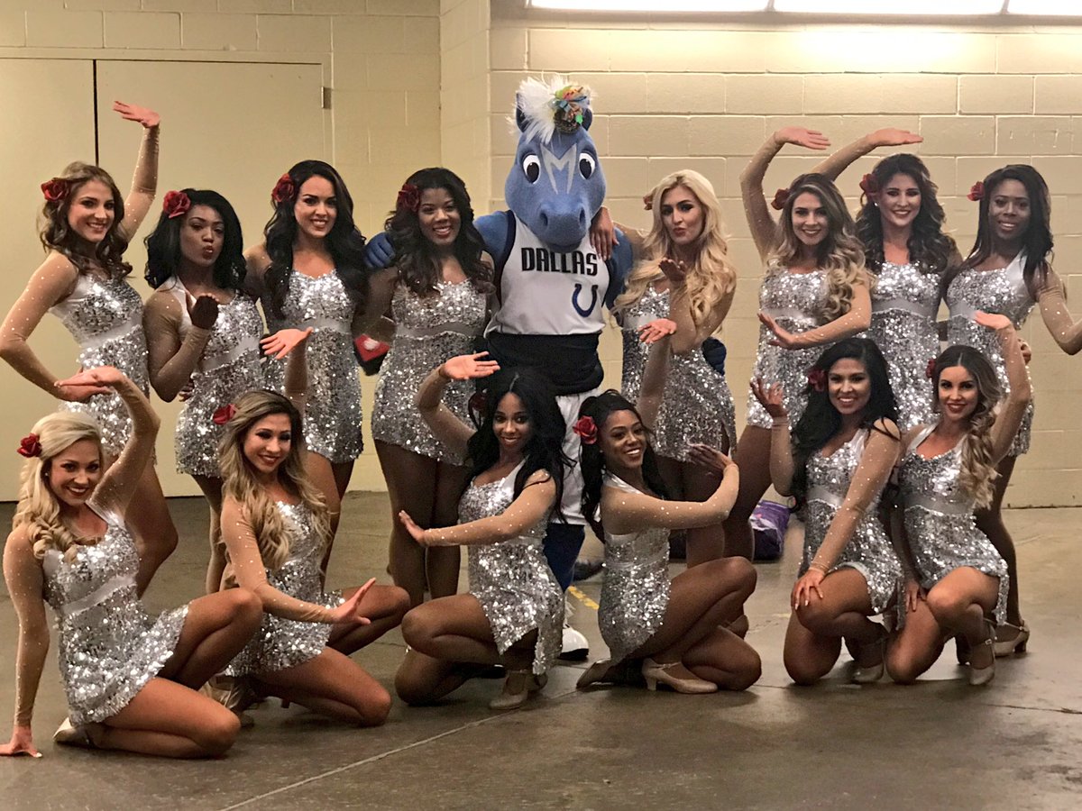 DMD_Mallory's tweet photo. Love these girls so much!!!! Awesome halftime @MavsDancers and @MavsChamp !!! #DMD17 #NBA #losmavs https://t.co/oX1I6lnujz