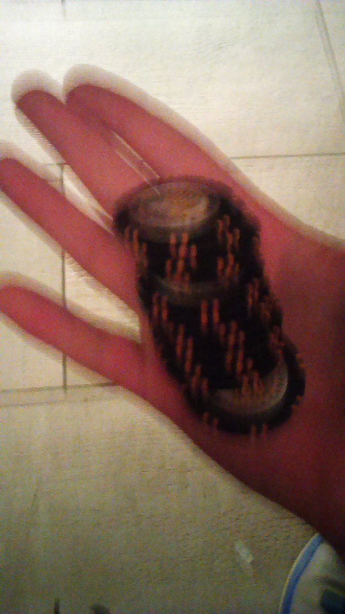 cemond14's tweet photo. 3card poker kingggg #blurry https://t.co/wpA7OGUX6H