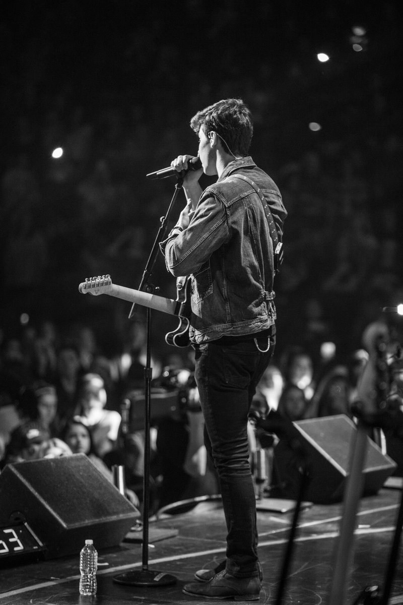schwonk_'s tweet photo. Dear shawn, I was wondering if you would like go to prom with me BC nobody will ask me and I rather have you as a date 😭❤❤ @ShawnMendes https://t.co/v7KVaFN5P3