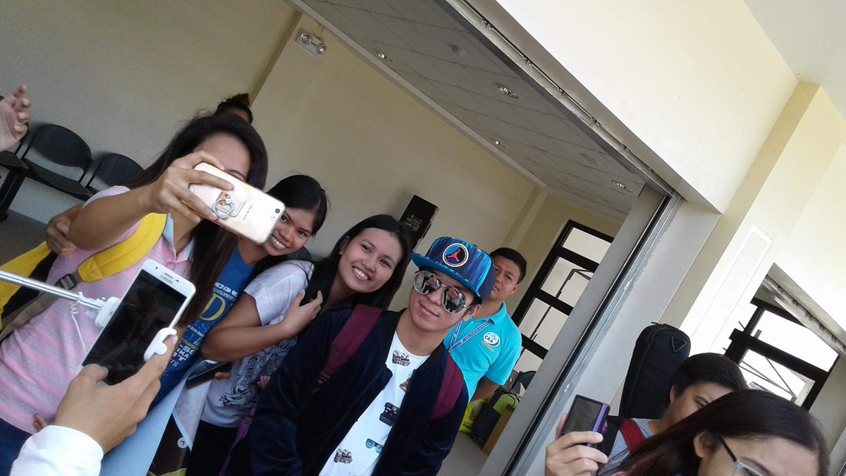 samnaticssBicol's tweet photo. Yun oh tuwang-tuwa ang Bicol Chapter na salubungin at makita ka SAM! 😍💙💙👼👼👼 @sammangubat https://t.co/acOctMkpHC