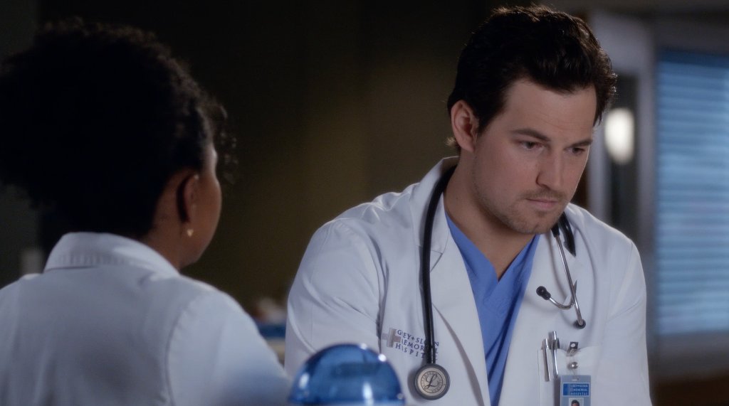 GreysABC's tweet image. "I think I'm in love with Jo." -DeLuca 😱😱😱 #GreysAnatomy