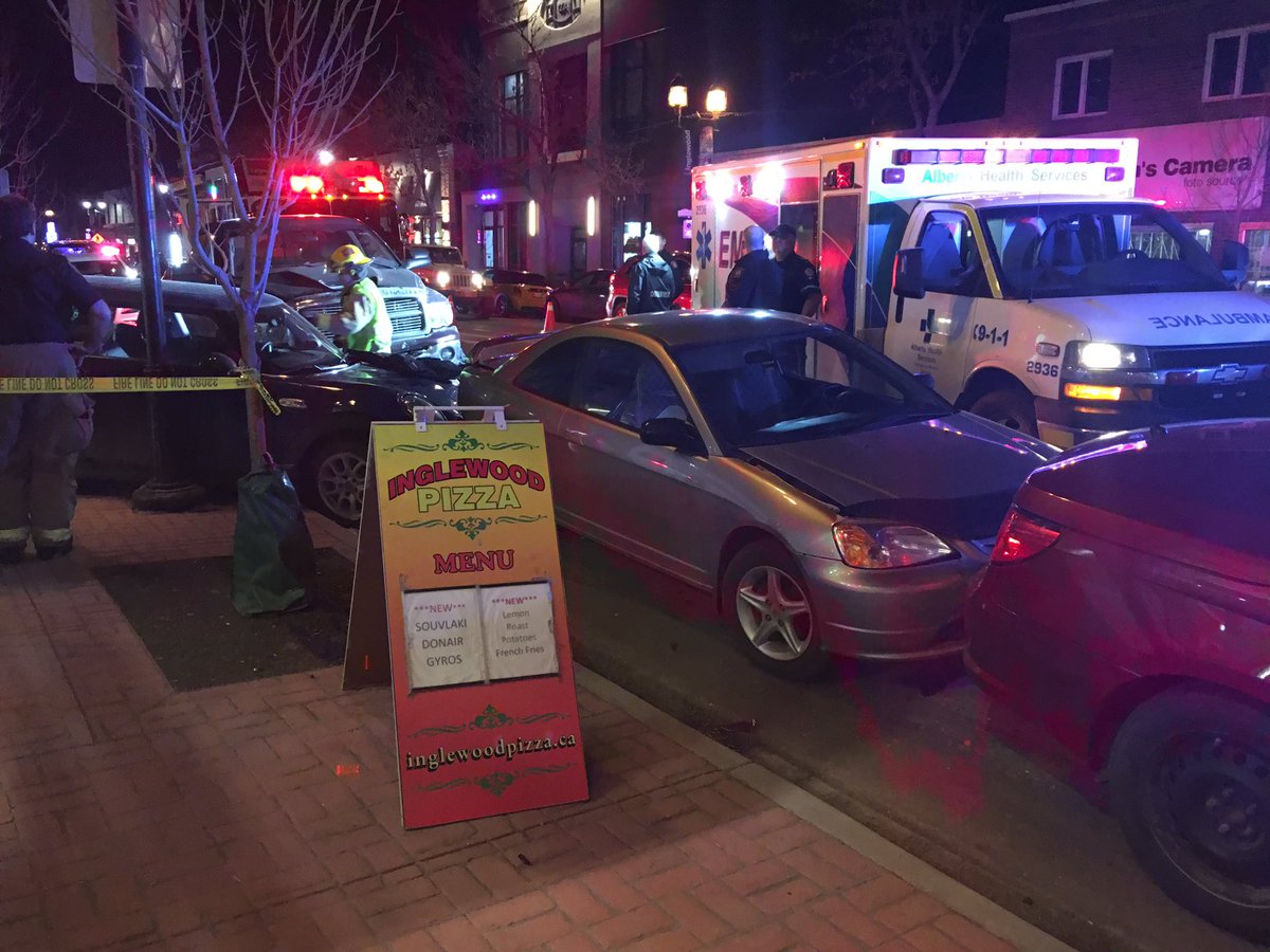 CTVIanCampbell's tweet photo. Big crash in Inglewood - black Dodge Ram lost control and slammed into 4 parked cars. Police are investigating #yyc https://t.co/Ta8z0JmMHO