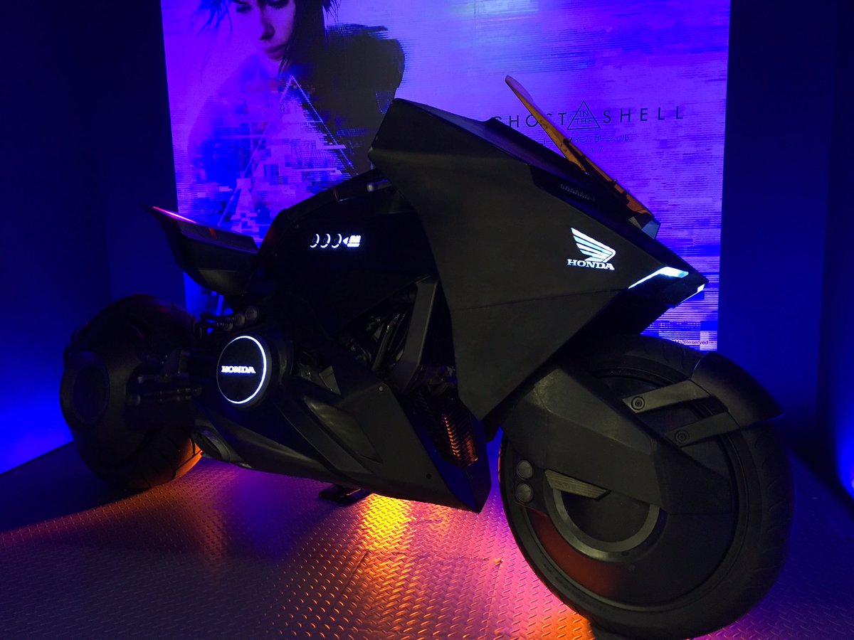 バイクブロス マガジンズ בטוויטר ホンダのロゴが怪しく光るｎｍ4ゴースト イン ザ シェルモデル 最高にクール と私のゴーストが囁いてます 東京モーターサイクルショー ゴースト イン ザ シェル 攻殻機動隊