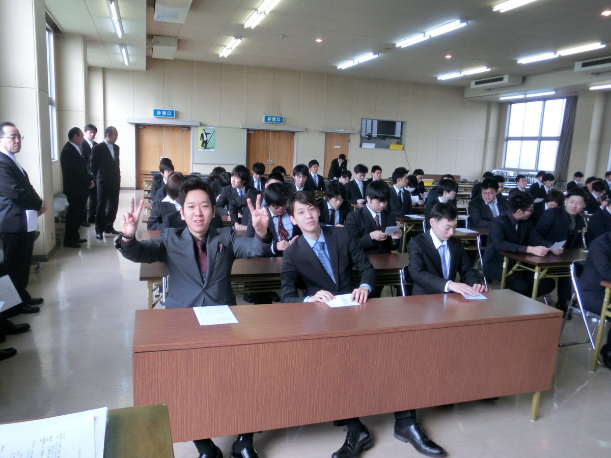 阪和鳳自動車工業専門学校 卒業式オフショット 阪和鳳自動車工業専門学校 卒業式オフショット
