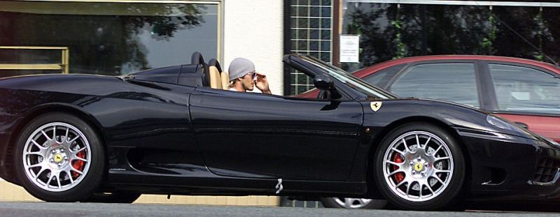 d33nn44's tweet photo. Sssttt... David Beckham Ternyata Pernah Tolak Hadiah Ferrari https://t.co/svtP7M9naR https://t.co/1srItU95tm
