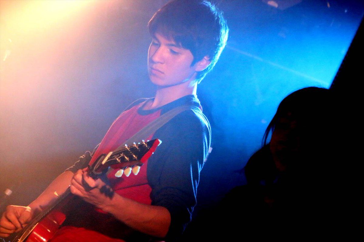 KuzLIP2nd's tweet photo. 豊中高校卒業ライブDAY2の写真アップしました！
おそらく一番大阪から離れる卒業生が多い高校だけあって「最後の一日」感の強い、感動の多い一日でした。
卒業生の皆さん、ご卒業おめでとう！　
https://t.co/esqMYPqf0V https://t.co/4p3rt3L4mu