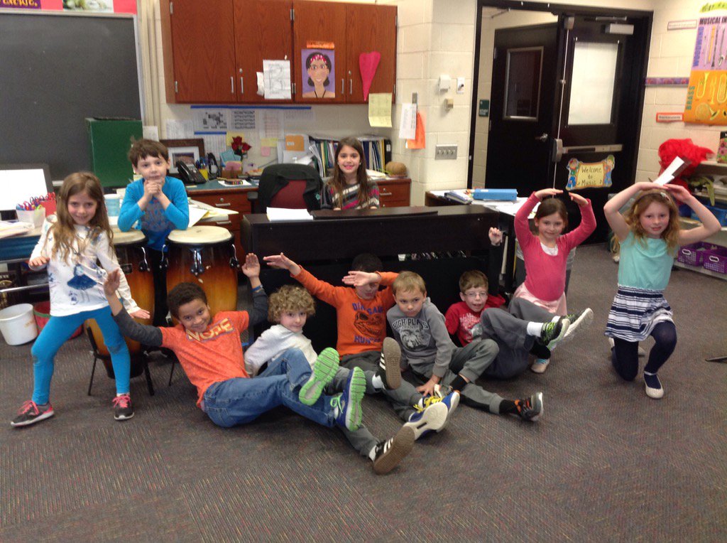 ILESMusic's tweet photo. Lots of singing, dancing and playing by this second grade class!  #rtmindianlane https://t.co/BgGLLad2je