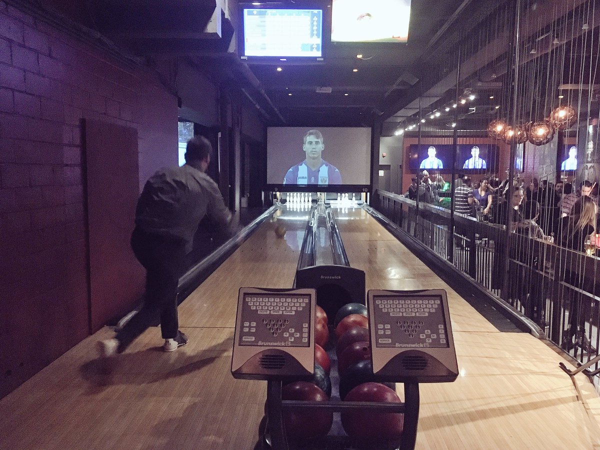marchofdimescda's tweet photo. It's all about form right? How do you bowl? Under arm, two arms, leg behind the other?! 🎳 #BFDToronto https://t.co/oPqrqNIJCb