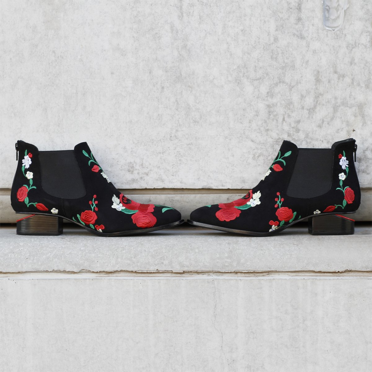 RickySarkany's tweet photo. Comenzamos el viernes con las ETNA ! Qué te parecen ?! #AW17 https://t.co/rgRdo2VE75